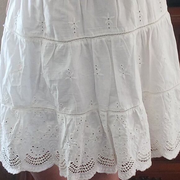 White skirt - Picture 2 of 2
